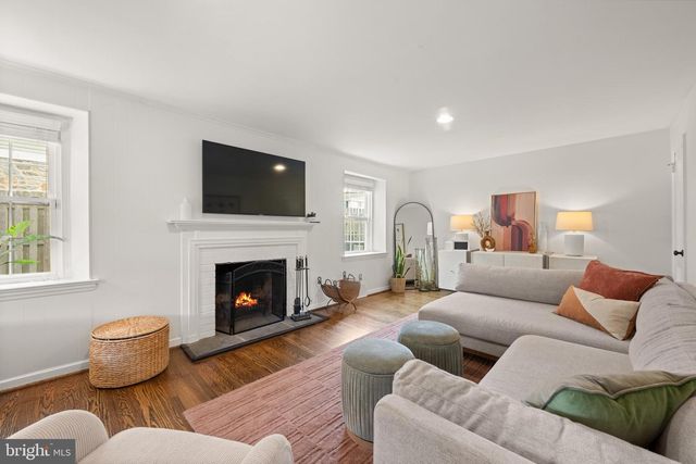 4 LOWRYS LN, Bryn Mawr, PA 19010