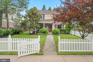 4 LOWRYS LN, Bryn Mawr, PA 19010