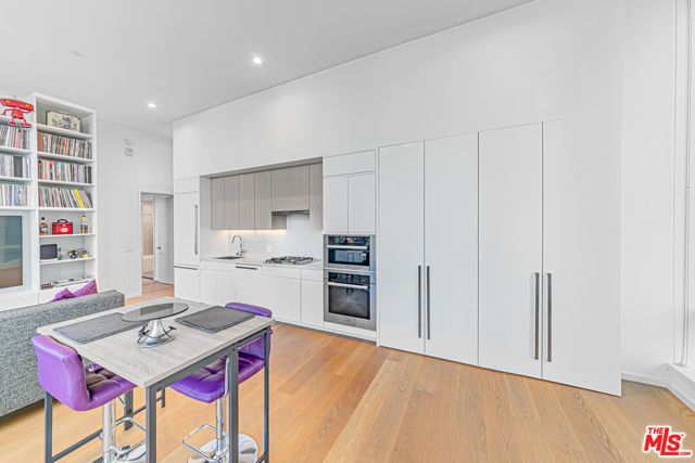 877 Francisco Street 806, Los Angeles, CA 90017
