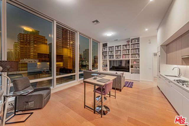 877 Francisco Street 806, Los Angeles, CA 90017