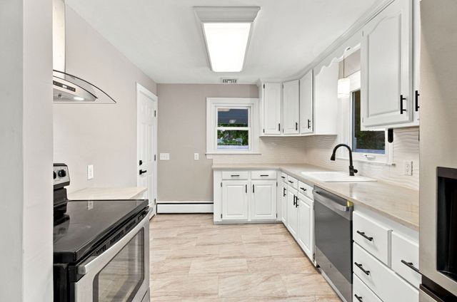 18 Murphy Rd, Barnstable, MA 02601