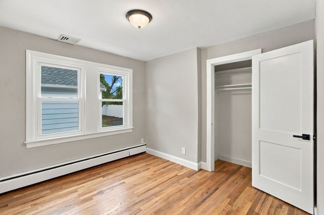 18 Murphy Rd, Barnstable, MA 02601