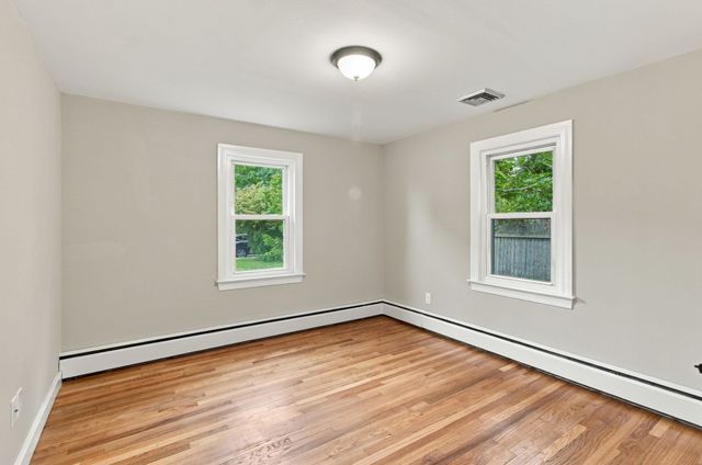 18 Murphy Rd, Barnstable, MA 02601