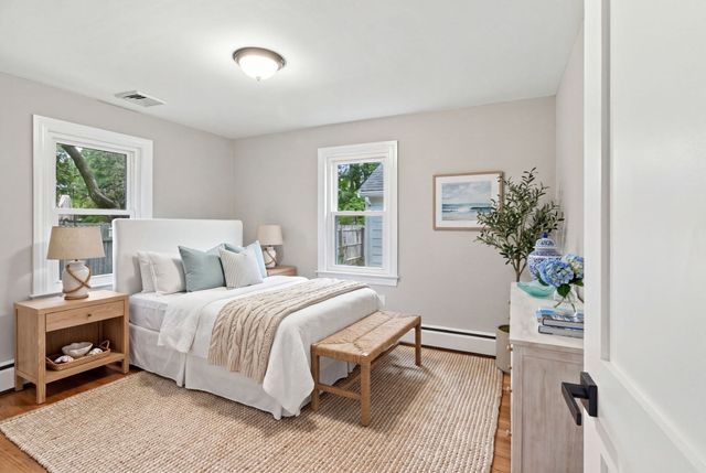 18 Murphy Rd, Barnstable, MA 02601