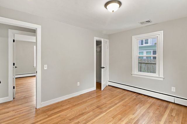 18 Murphy Rd, Barnstable, MA 02601