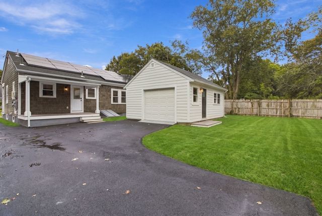 18 Murphy Rd, Barnstable, MA 02601