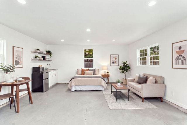 18 Murphy Rd, Barnstable, MA 02601