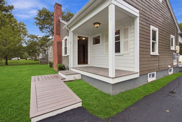18 Murphy Rd, Barnstable, MA 02601