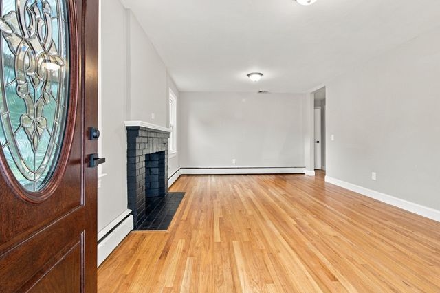 18 Murphy Rd, Barnstable, MA 02601