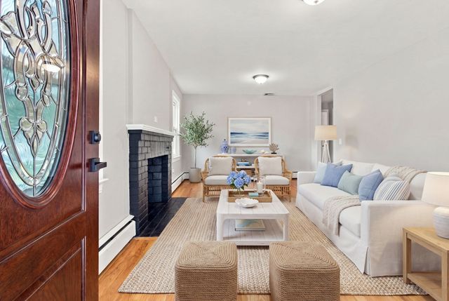 18 Murphy Rd, Barnstable, MA 02601