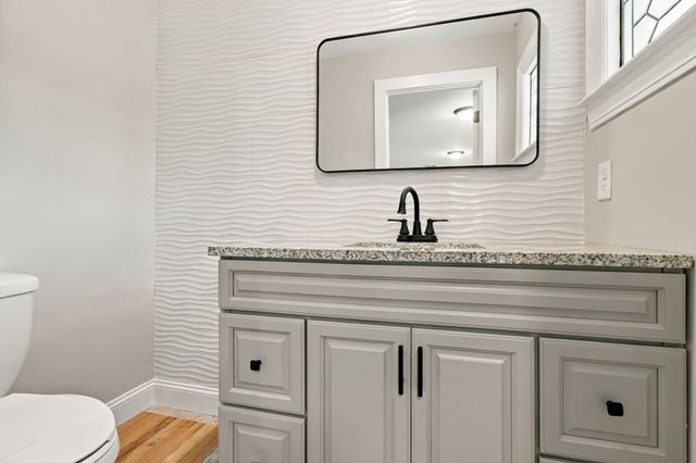 18 Murphy Rd, Barnstable, MA 02601