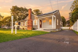 18 Murphy Rd, Barnstable, MA 02601