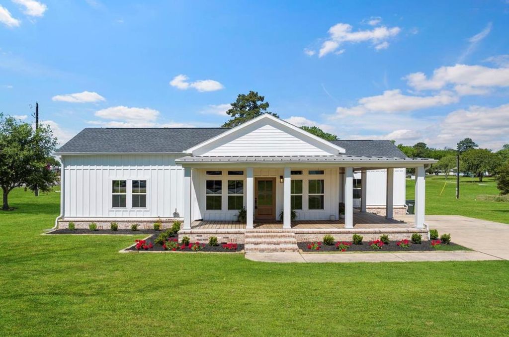 539 Elm ST, New Ulm, TX 78950