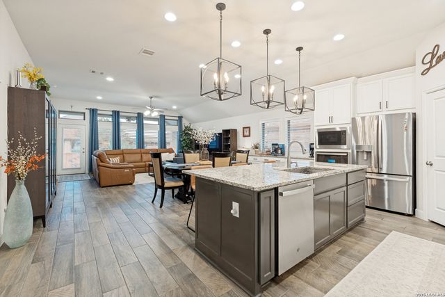 369 Eagle Ford Dr, Kyle, TX 78640