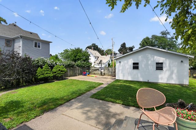 1535 13th Avenue, Moline, IL 61265