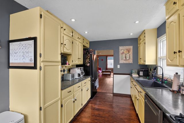 1535 13th Avenue, Moline, IL 61265