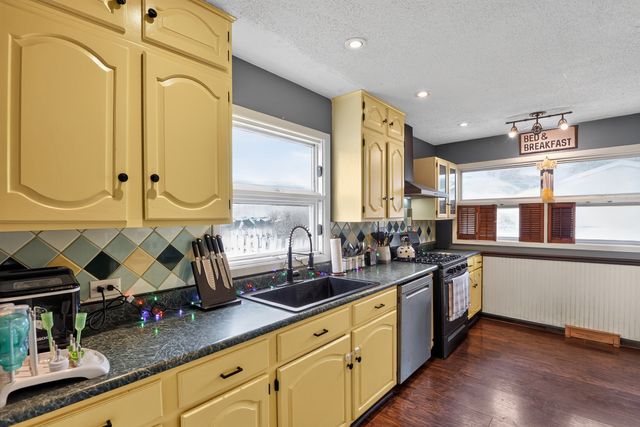 1535 13th Avenue, Moline, IL 61265