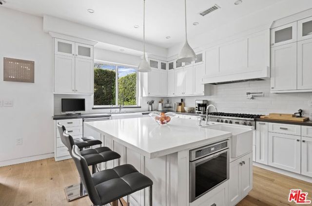 13932 Otsego Street, Sherman Oaks, CA 91423