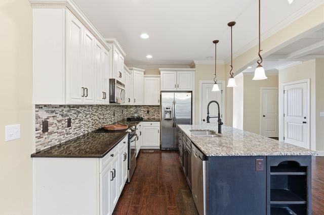 1007 Avery Trace Cir, Hendersonville, TN 37075