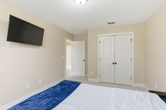 1007 Avery Trace Cir, Hendersonville, TN 37075