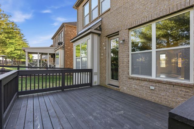 1007 Avery Trace Cir, Hendersonville, TN 37075