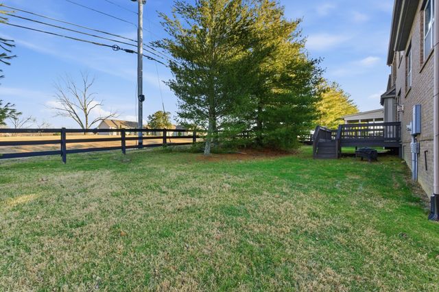 1007 Avery Trace Cir, Hendersonville, TN 37075