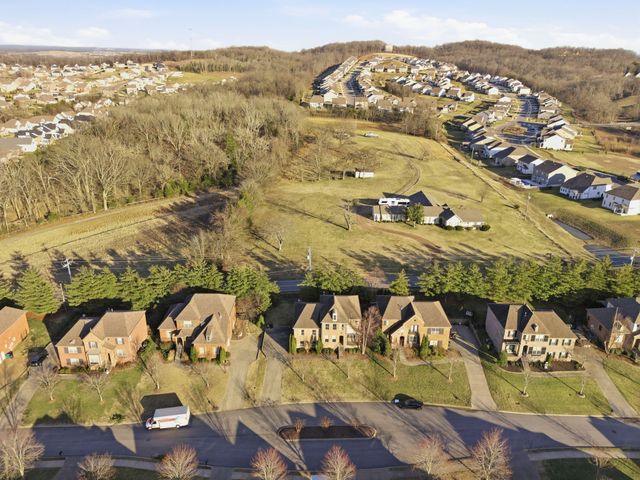 1007 Avery Trace Cir, Hendersonville, TN 37075