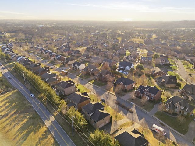 1007 Avery Trace Cir, Hendersonville, TN 37075