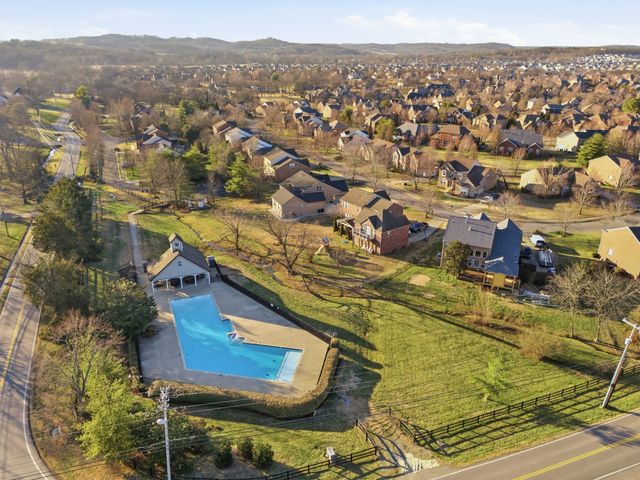 1007 Avery Trace Cir, Hendersonville, TN 37075