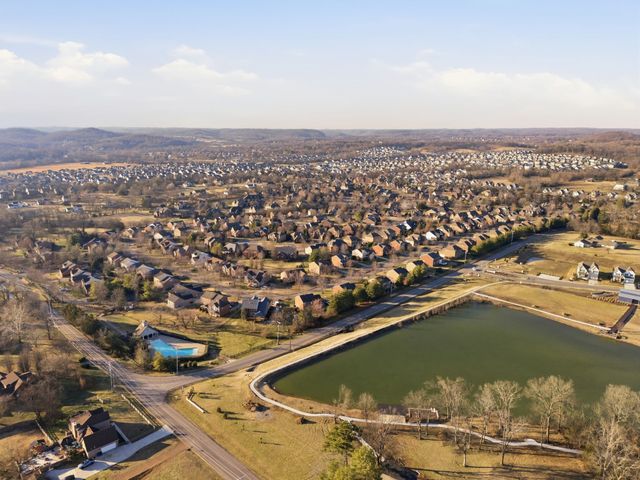 1007 Avery Trace Cir, Hendersonville, TN 37075