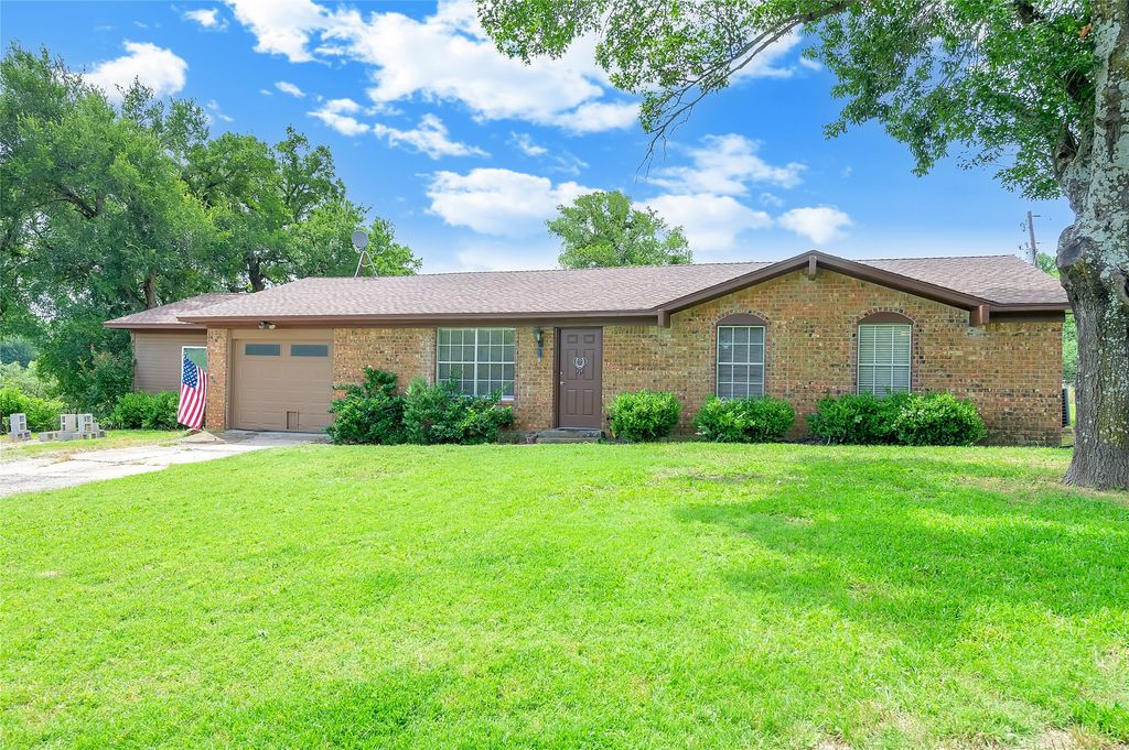 800 Farrar Road, Waxahachie, TX 75165