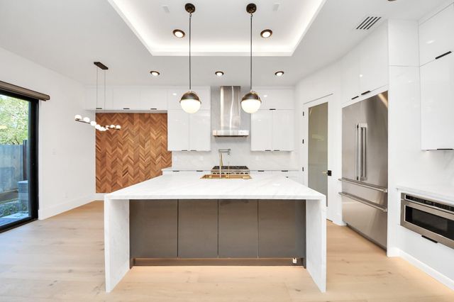 615 Rolling Oaks, Stafford, TX 77477