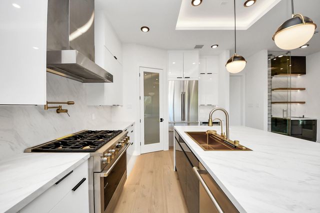 615 Rolling Oaks, Stafford, TX 77477