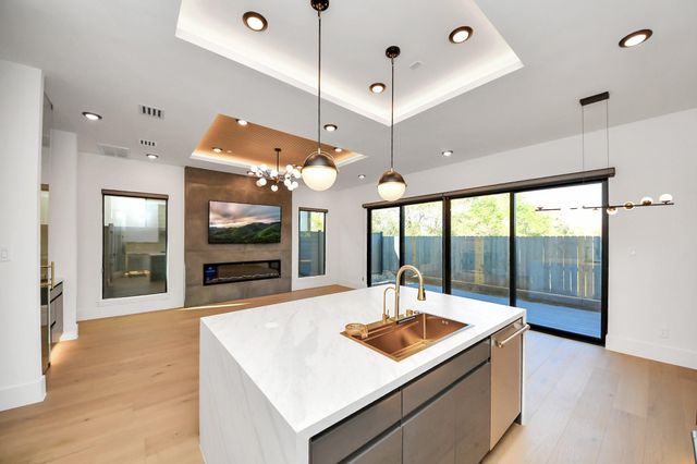 615 Rolling Oaks, Stafford, TX 77477