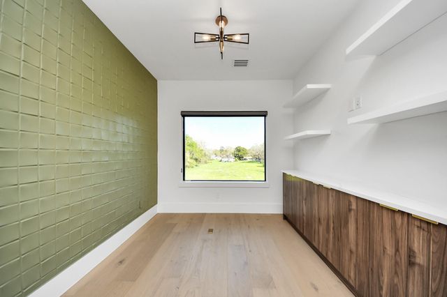 615 Rolling Oaks, Stafford, TX 77477