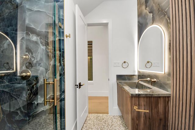 615 Rolling Oaks, Stafford, TX 77477