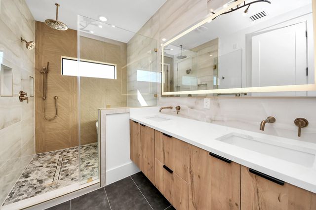 615 Rolling Oaks, Stafford, TX 77477