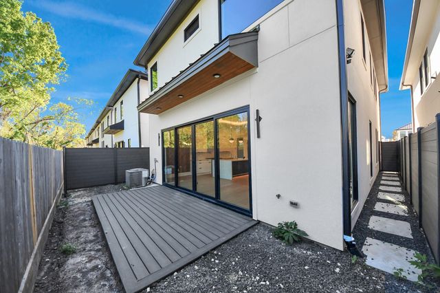 615 Rolling Oaks, Stafford, TX 77477