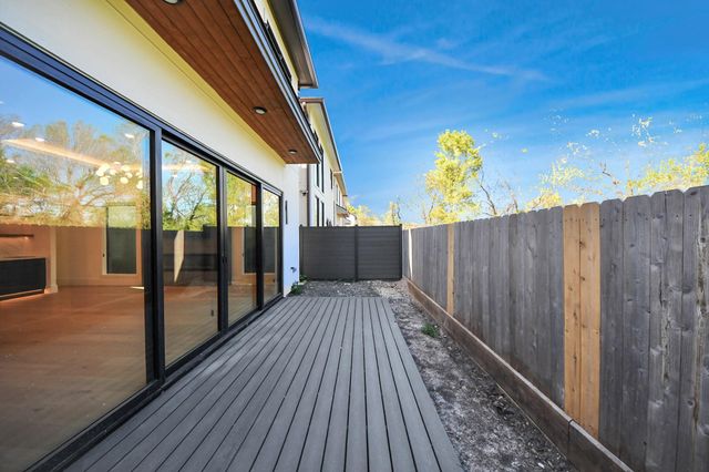 615 Rolling Oaks, Stafford, TX 77477