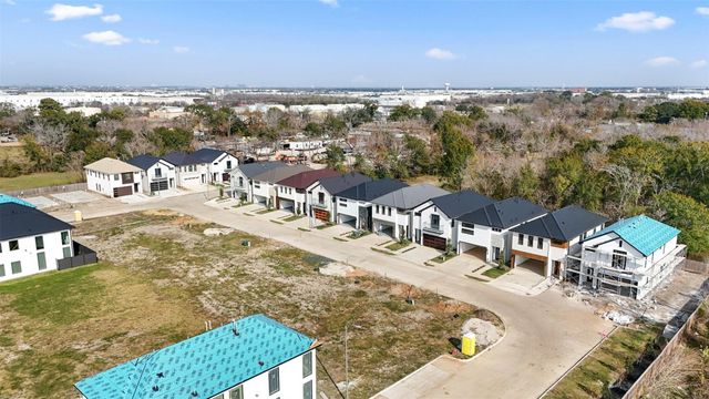 615 Rolling Oaks, Stafford, TX 77477