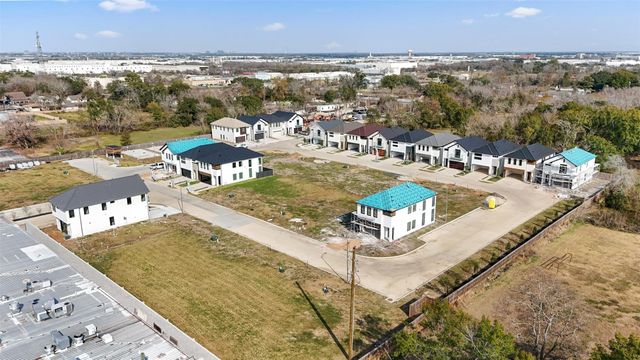 615 Rolling Oaks, Stafford, TX 77477