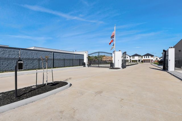 615 Rolling Oaks, Stafford, TX 77477