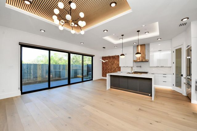 615 Rolling Oaks, Stafford, TX 77477