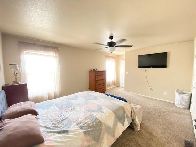 1808 Kingfisher Ln, Pueblo, CO 81008