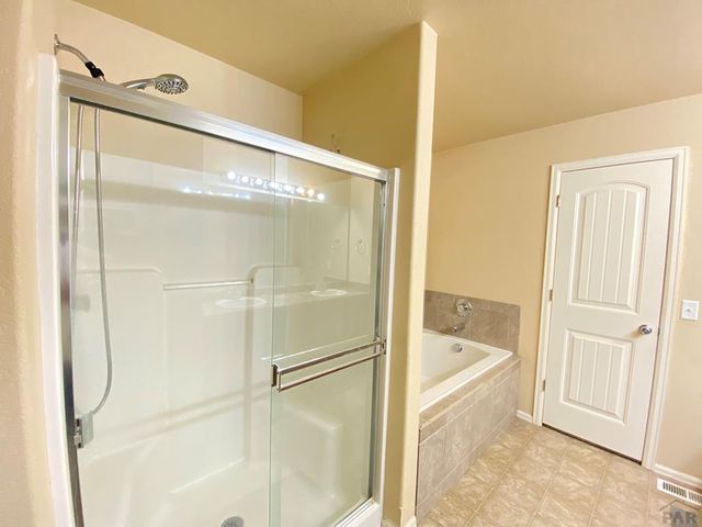 1808 Kingfisher Ln, Pueblo, CO 81008