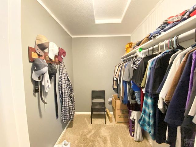 1808 Kingfisher Ln, Pueblo, CO 81008