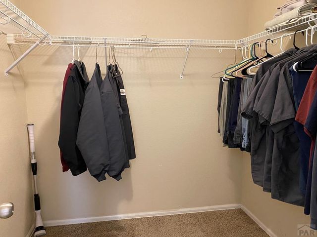 1808 Kingfisher Ln, Pueblo, CO 81008