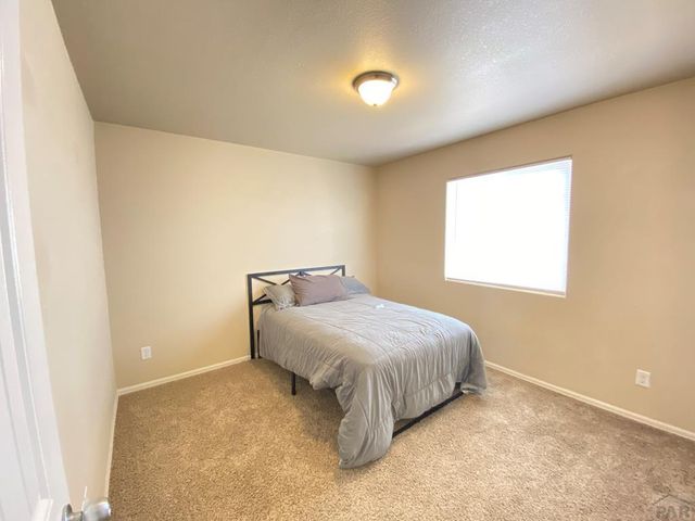 1808 Kingfisher Ln, Pueblo, CO 81008