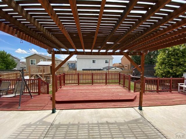 1808 Kingfisher Ln, Pueblo, CO 81008