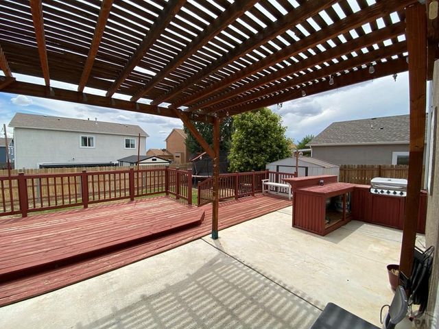 1808 Kingfisher Ln, Pueblo, CO 81008